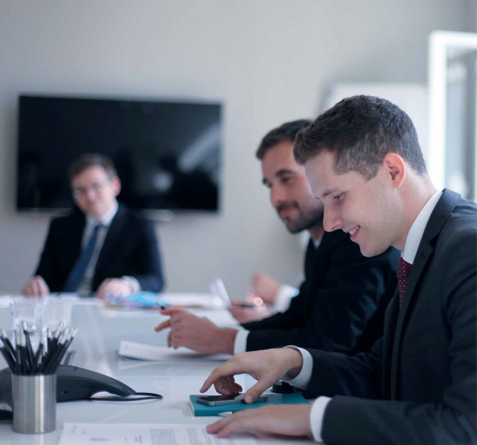 Lawyers of Konečná & Zacha working together at a meeting table